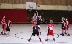 25.02.2017 / Spielbericht U10 / Jump – Spielbeginn – Ebstorf in schwarzen Trikots